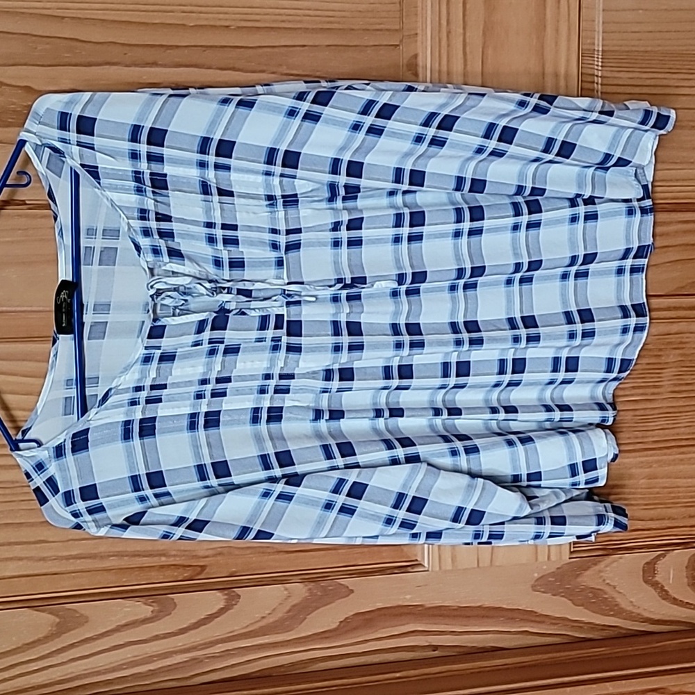 Suzanne Betro 3x top